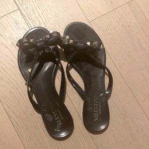 Valentino Rockstud Jelly Sandals w/Bow - Poudre